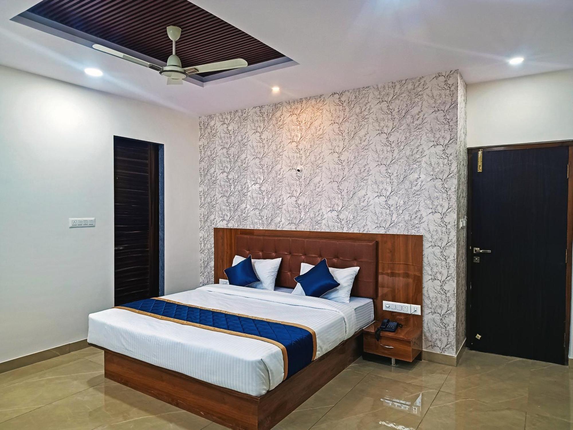 Hotel Achhu Palace Bangalore Exterior photo